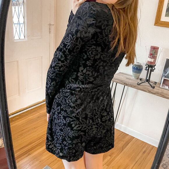 Saylor Floral Velvet Romper Black M - Picture 3 of 8